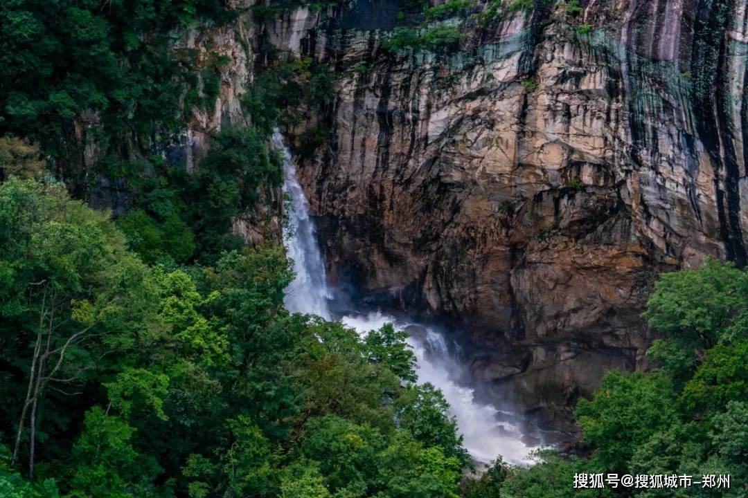 成都天府国际机场春运首日迎来客流高峰